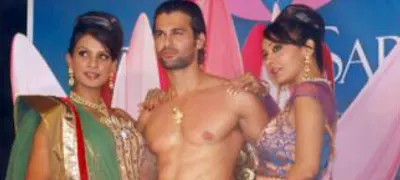 Models on the runway at the Punjabi Saraf fashion show, presenting exclusive jewellery sets.